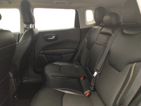 Used 2019 Jeep Compass Latitude FWD image 18