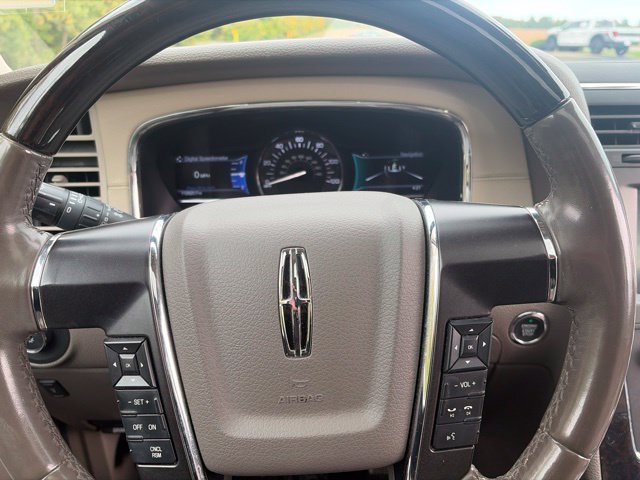 Used 2017 Lincoln Navigator L Select AWD/4WD image 14