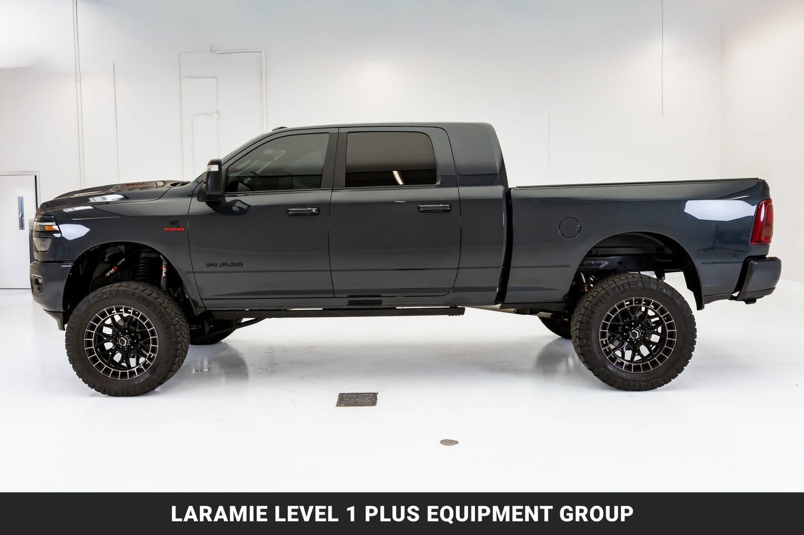 Used 2025 RAM 2500 Laramie w/ Night Edition AWD/4WD image 5