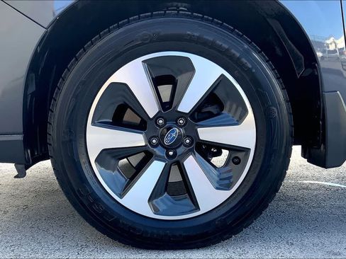 Used 2017 Subaru Forester 2.5i Premium AWD/4WD image 8