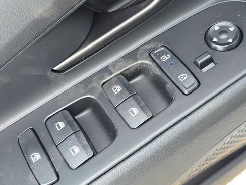 Certified 2025 Hyundai Elantra SEL image 11