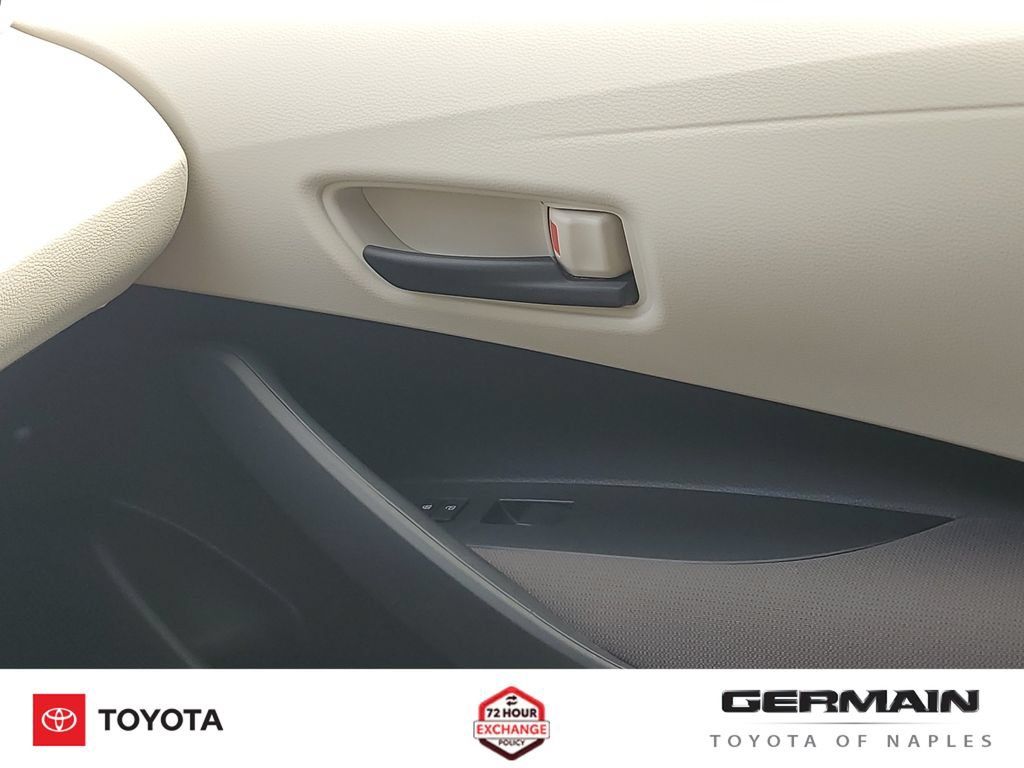 Used 2022 Toyota Corolla LE FWD image 28