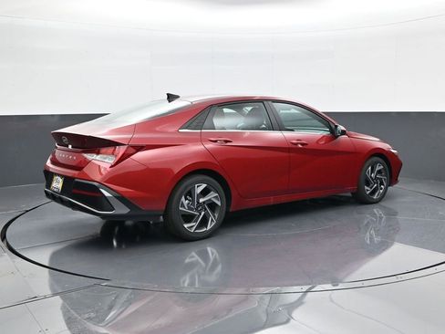Certified 2025 Hyundai Elantra SEL image 5