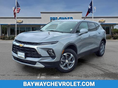 Used 2025 Chevrolet Blazer LT image 1