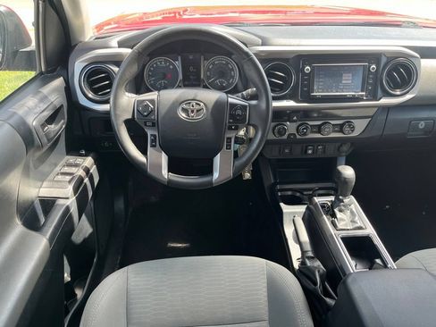 Used 2018 Toyota Tacoma SR5 AWD/4WD image 28