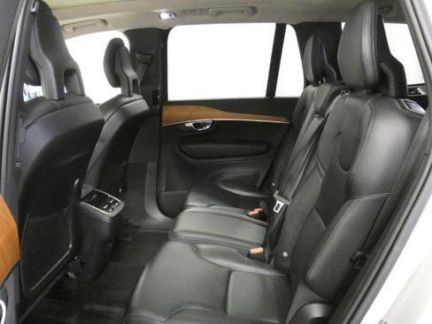 Used 2021 Volvo XC90 T6 Momentum w/ Protection Package Premier image 11