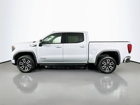 Used 2025 GMC Sierra 1500 AT4 w/ Technology Package AWD/4WD image 8
