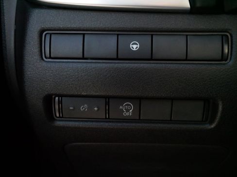 Used 2023 Nissan Rogue SV image 27