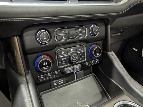 Used 2021 Chevrolet Tahoe High Country image 28