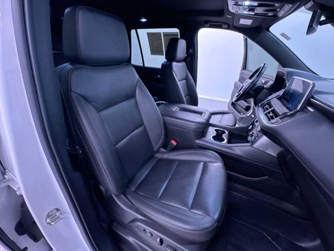 Used 2022 Chevrolet Tahoe Z71 w/ Luxury Package AWD/4WD image 28