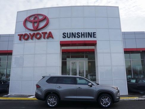 New 2026 Toyota Grand Highlander Platinum image 1