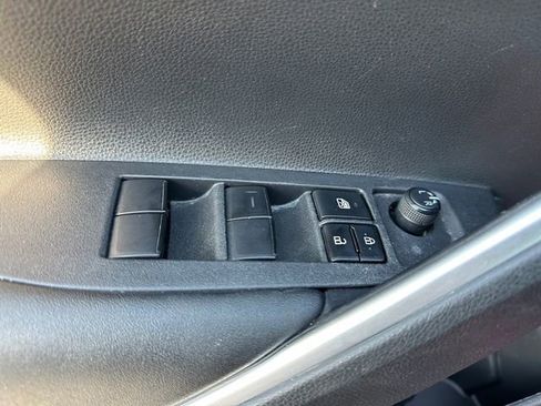 Used 2023 Toyota Corolla Cross XLE image 23