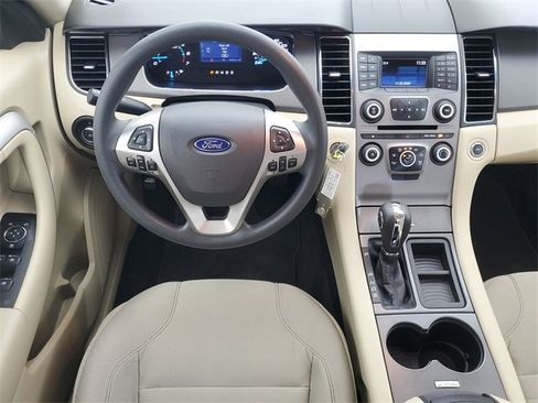 Used 2017 Ford Taurus SE image 17