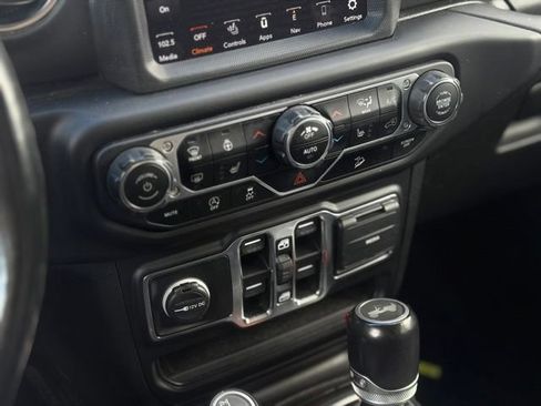 Used 2021 Jeep Wrangler Unlimited Sahara AWD/4WD image 18