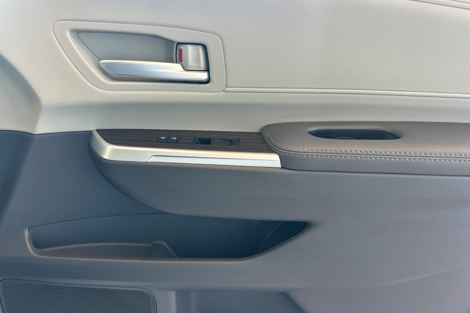 Certified 2024 Toyota Sienna XLE FWD image 21