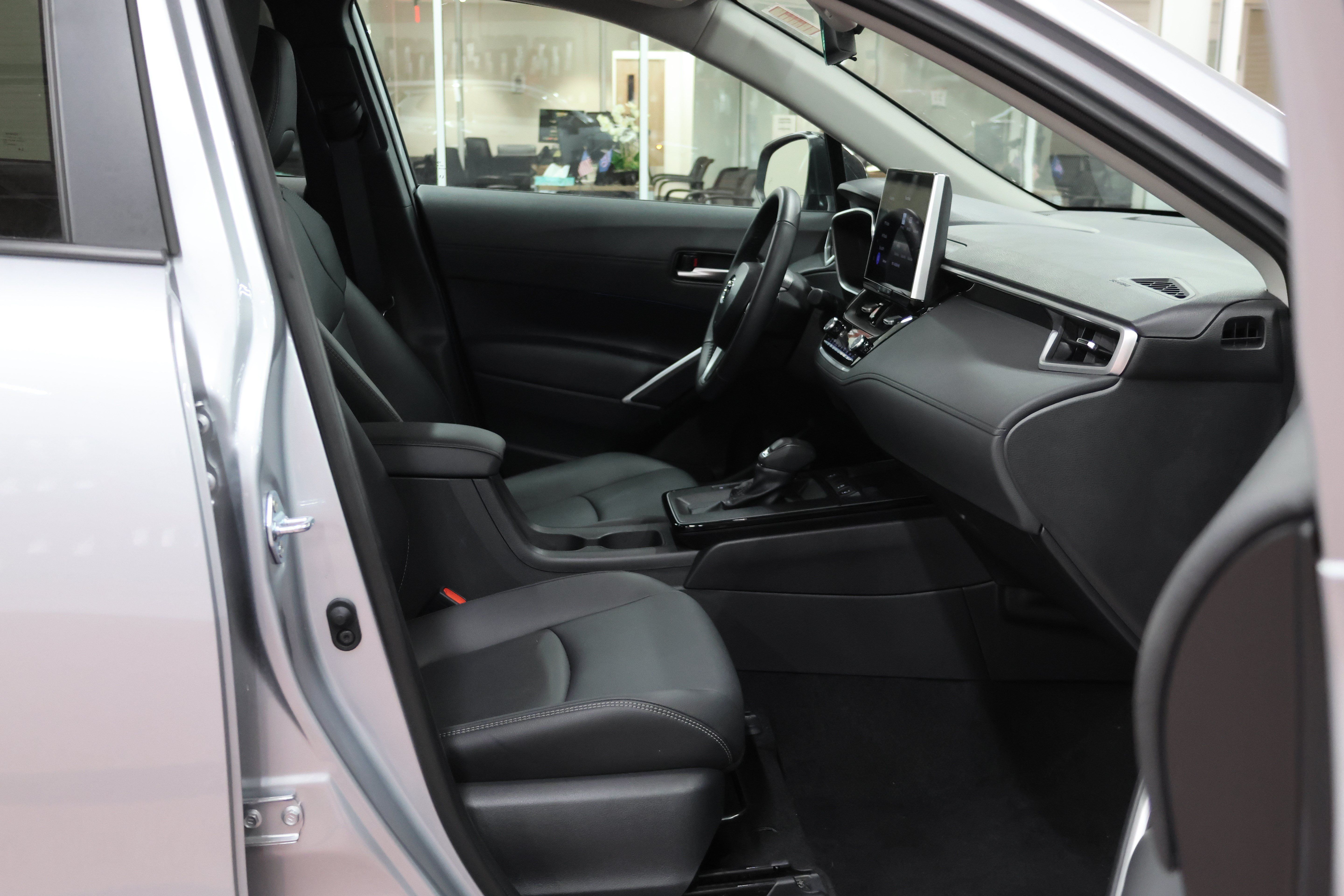 Certified 2026 Toyota Corolla Cross XLE FWD image 36