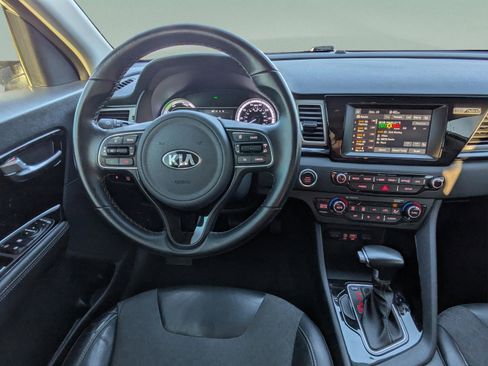 Used 2017 Kia Niro EX image 16