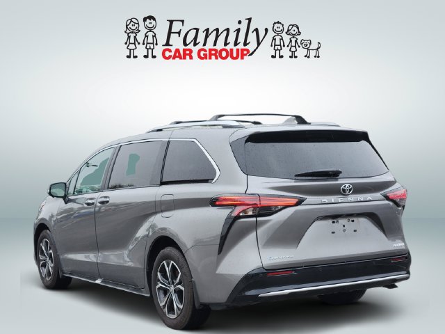 Used 2026 Toyota Sienna Platinum AWD/4WD image 3