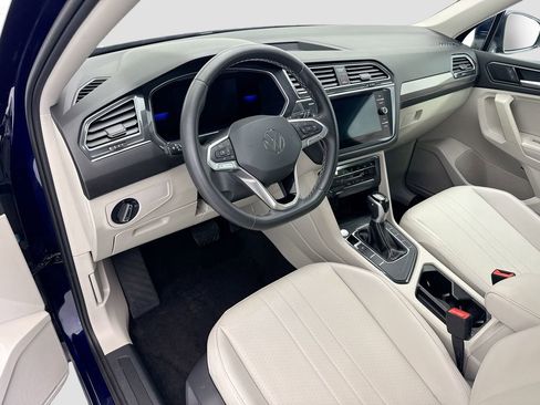 Certified 2023 Volkswagen Tiguan SE w/ Panoramic Sunroof Package image 9