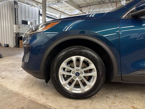 Used 2020 Ford Escape SE image 19