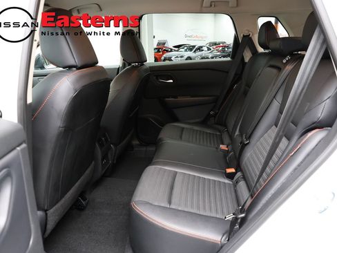 Used 2025 Nissan Rogue SV AWD/4WD image 21