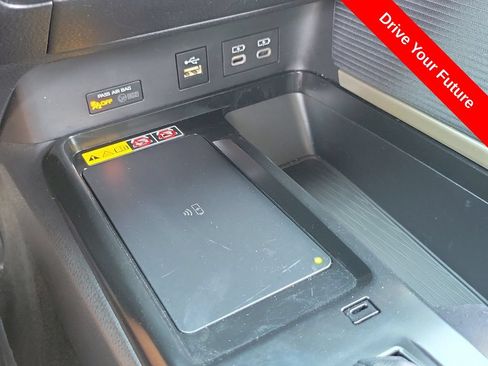 Used 2025 Toyota Camry SE w/ Convenience Package FWD image 12