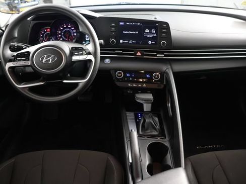 Used 2023 Hyundai Elantra SEL FWD image 2