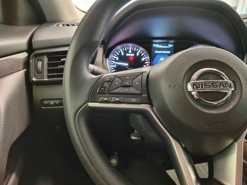 Used 2017 Nissan Rogue S AWD/4WD image 10