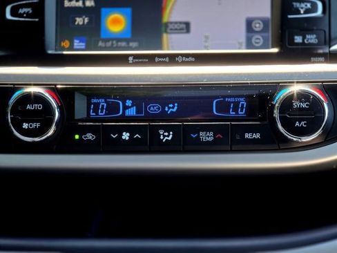 Used 2019 Toyota Highlander XLE AWD/4WD image 25