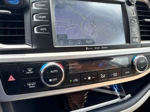 Used 2016 Toyota Highlander XLE FWD image 9