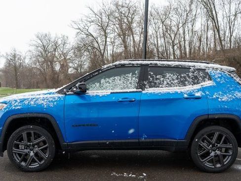 Used 2026 Jeep Compass Limited AWD/4WD image 9