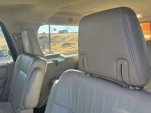 Used 2017 Lincoln Navigator L Select image 5