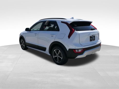 Used 2025 Kia Niro EX FWD image 6