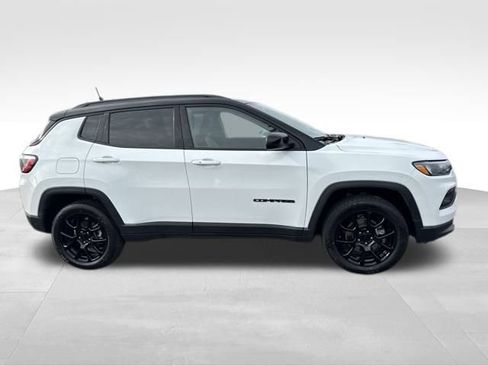 Used 2022 Jeep Compass Altitude w/ Sun and Sound Group image 6