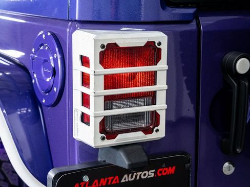 Used 2018 Jeep Wrangler Unlimited Sahara image 25