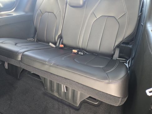 New 2026 Chrysler Pacifica Select image 22