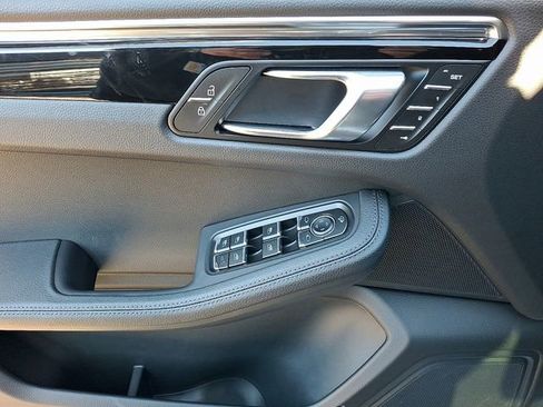 Certified 2026 Porsche Macan image 17