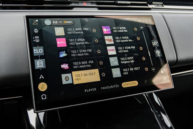 Used 2025 Land Rover Range Rover Sport SE AWD/4WD image 31