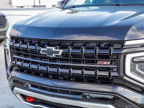 Used 2025 Chevrolet Suburban Z71 AWD/4WD image 6