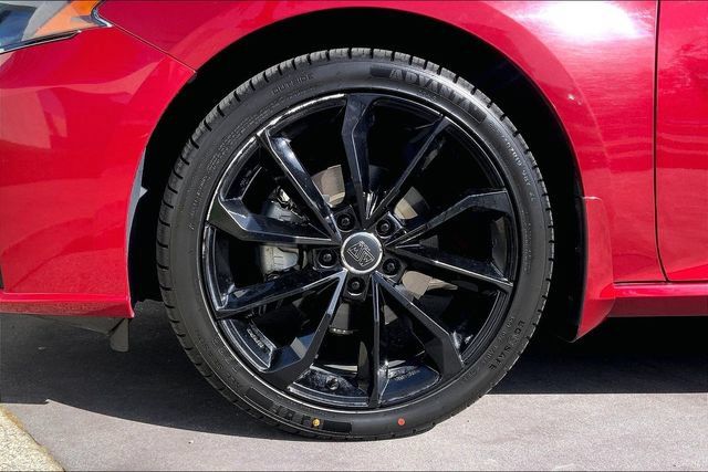 Used 2023 Nissan Altima 2.5 SR w/ SR Premium Package AWD/4WD image 9