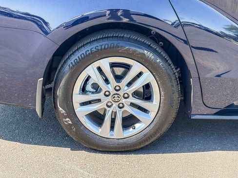 Used 2025 Toyota Sienna Limited AWD/4WD image 14