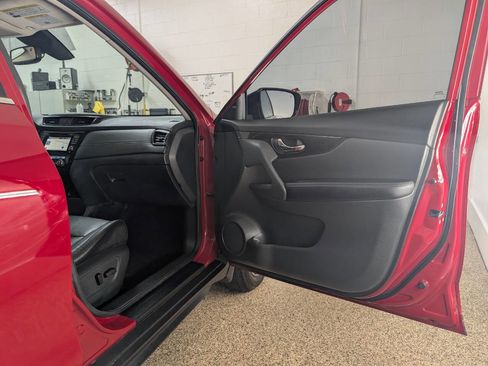 Used 2017 Nissan Rogue AWD image 20