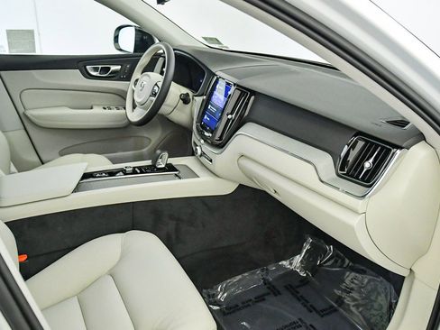 Used 2025 Volvo XC60 T8 Plus w/ Protection Package Premier image 15