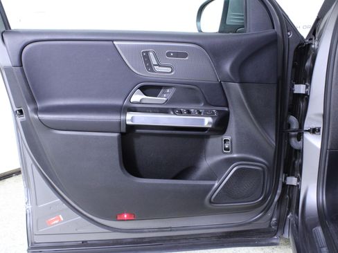 Used 2020 Mercedes-Benz GLB 250 4MATIC image 19