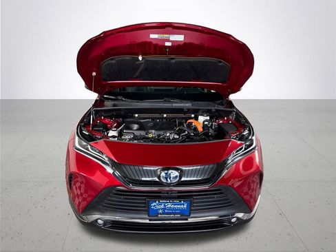 Used 2024 Toyota Venza Limited image 21