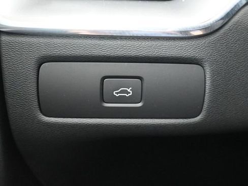 Used 2023 Volvo XC60 B5 Core FWD image 25