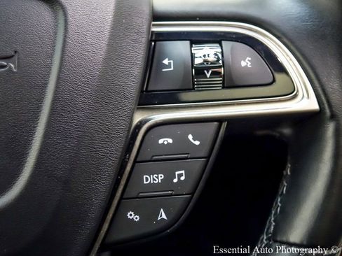 Used 2019 Lincoln Nautilus Select image 17