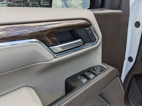 Used 2025 GMC Sierra 1500 SLE AWD/4WD image 19