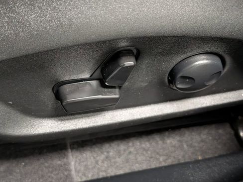 Used 2024 Jeep Compass Limited image 11