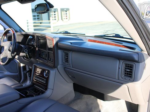 Used 2005 Cadillac Escalade AWD image 31